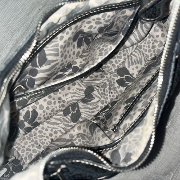 Gray Guess Bag 🩶 - Picture 3 of 4